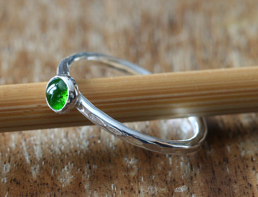 Green Diopside stacking ring made in sustainable sterling silver with hammered band finish. Handmade in New Jersey, US.