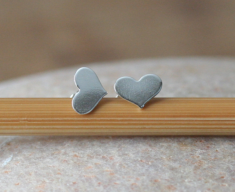 Heart Post Stud Earrings in Sterling Silver • Kärlek