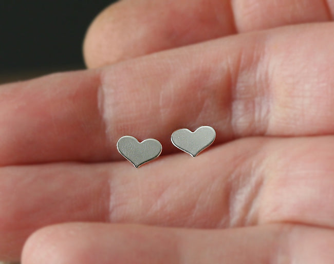Heart Post Stud Earrings in Sterling Silver • Kärlek