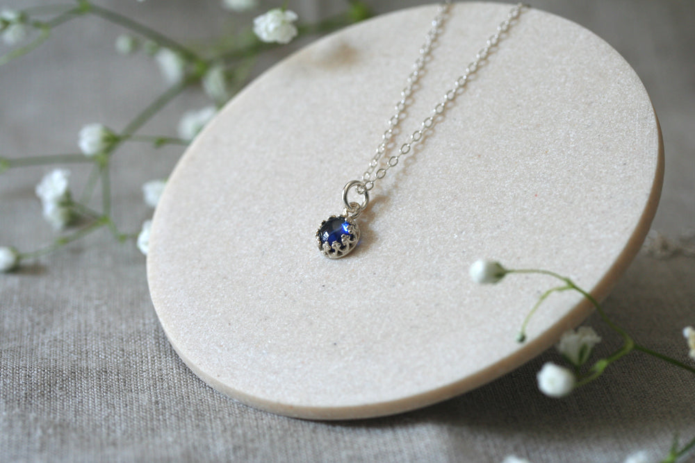 4,100+ Sapphire Necklace Stock Photos, Pictures & Royalty-Free Images -  iStock | Diamond necklace, Ruby necklace, Emerald necklace