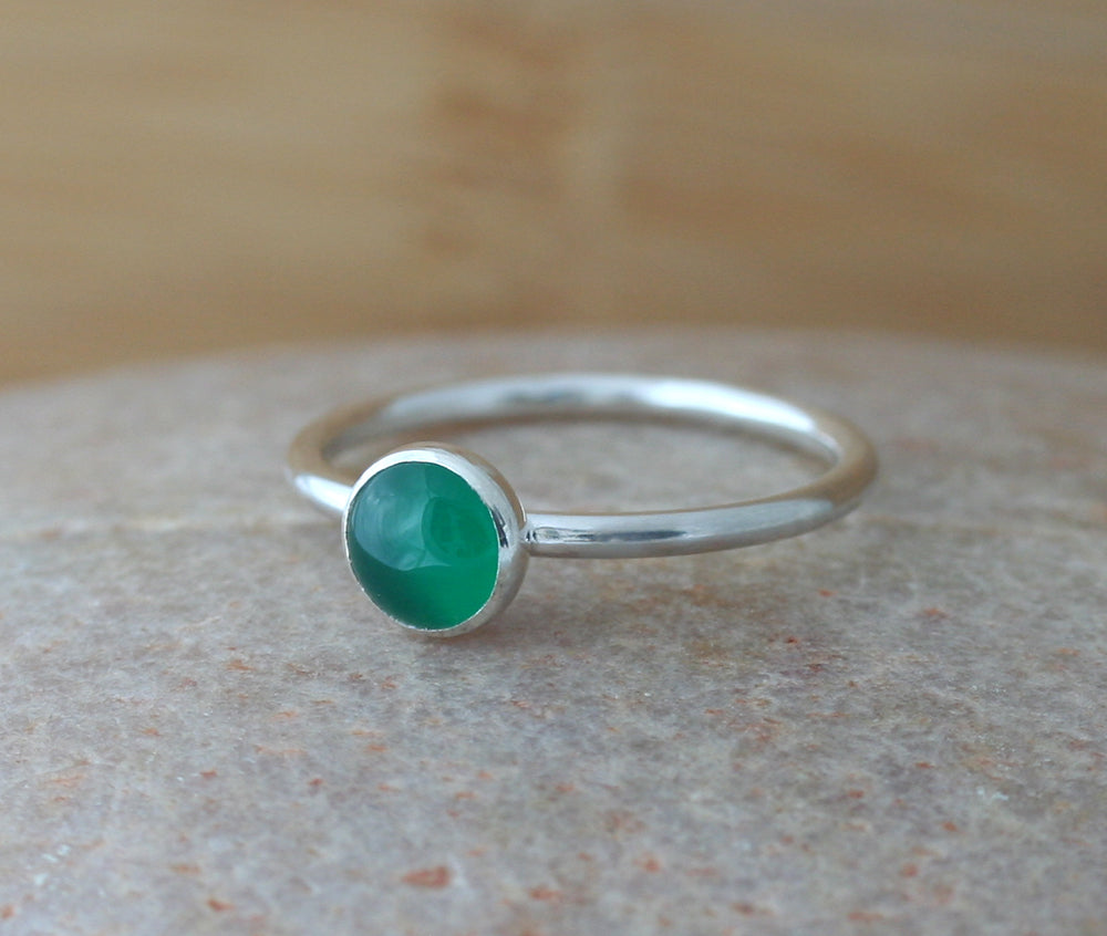 Green onyx stacking ring in sustainable sterling silver. Handmade in New Jersey, US.