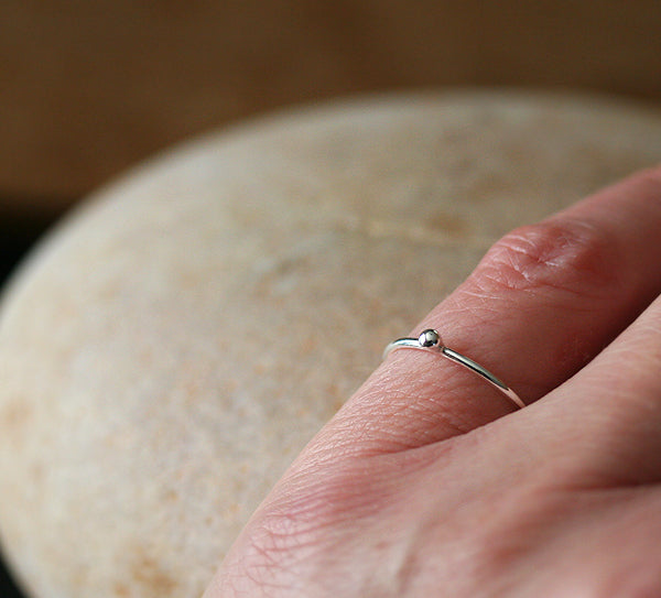 Pebble rings made in New Jersey, US, with sustainable sterling silver on hand. Dainty, minimalist midi ring.